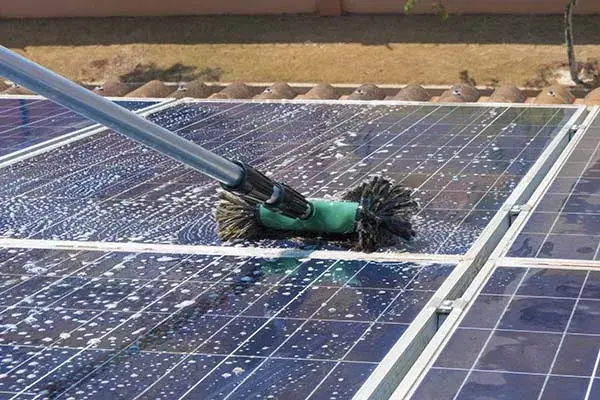 Artisan RD Service - Nettoyage panneaux photovoltaïques